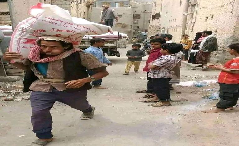 اشترطت دفع مبالغ موازية إلى خزينتها.. ميليشيا الحوثي تمنع رجل الأعمال الصلاحي من توزيع مساعدات غذائية في مدينة رداع بالبيضاء